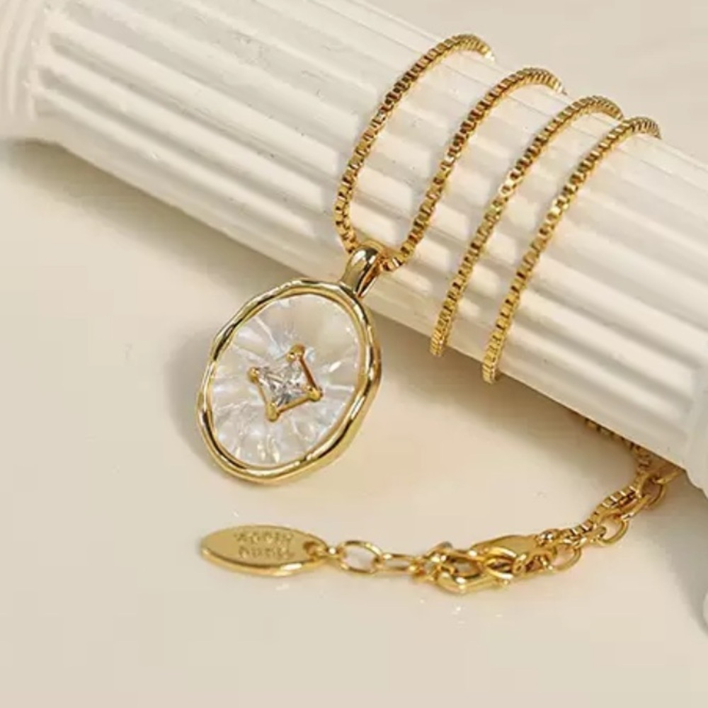 Vintage  Class Pendant Necklace Women